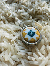 Load image into Gallery viewer, Golden Star Enamel Mini Medallion Necklace
